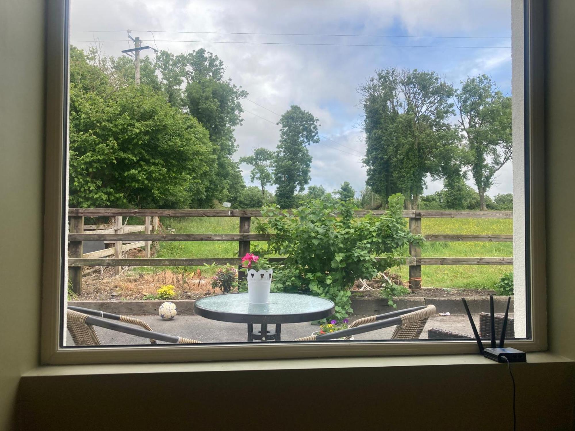 Luxury Country Escape Lägenhet Ennis Exteriör bild